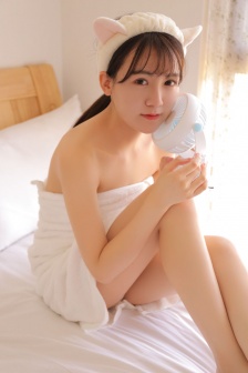 饭桌上故意张开腿让公非搜影视